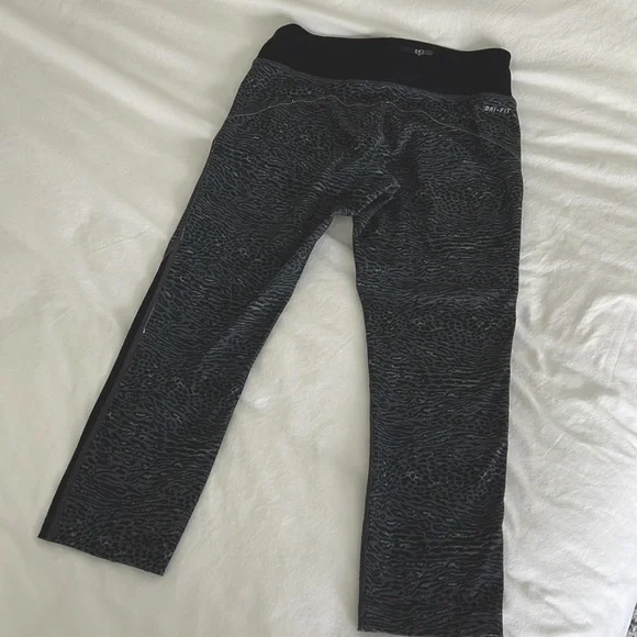 Nike Dri-Fit Capri Leggings - Picture 5 of 5